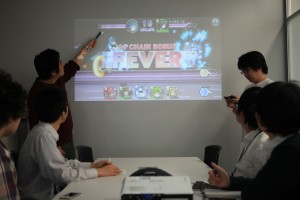 リーダー主体でゲーム関連業務のMTGをしている様子